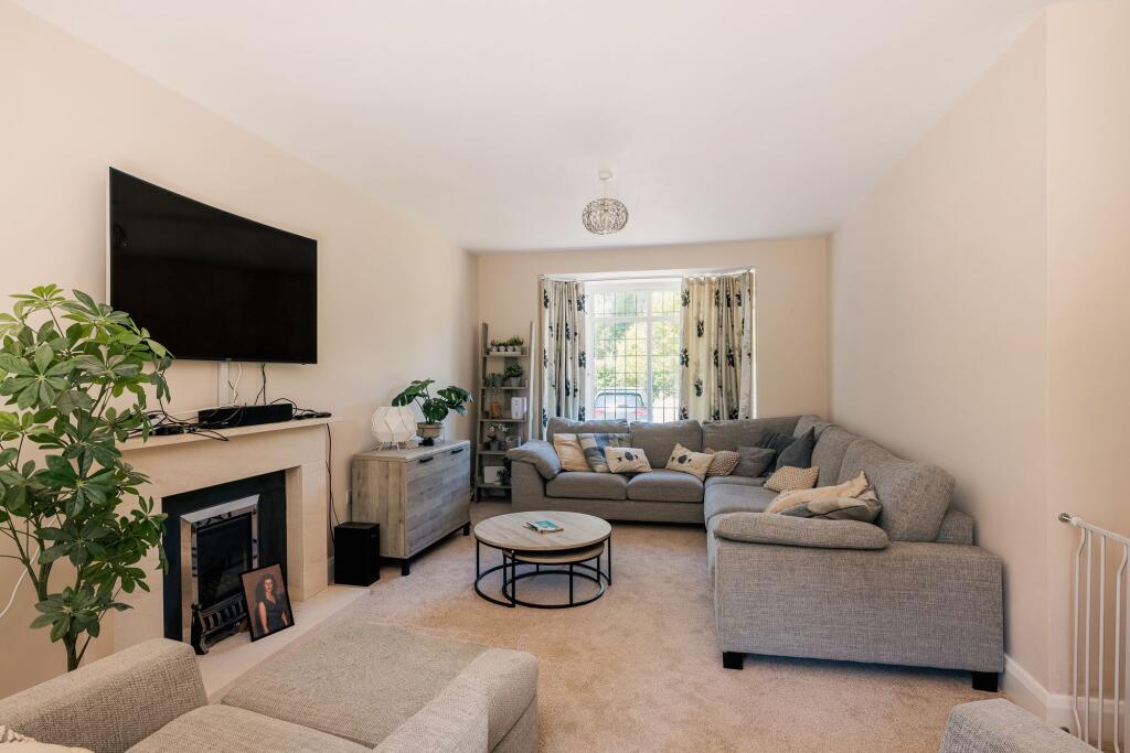 House in Crawley, Worth - View 4