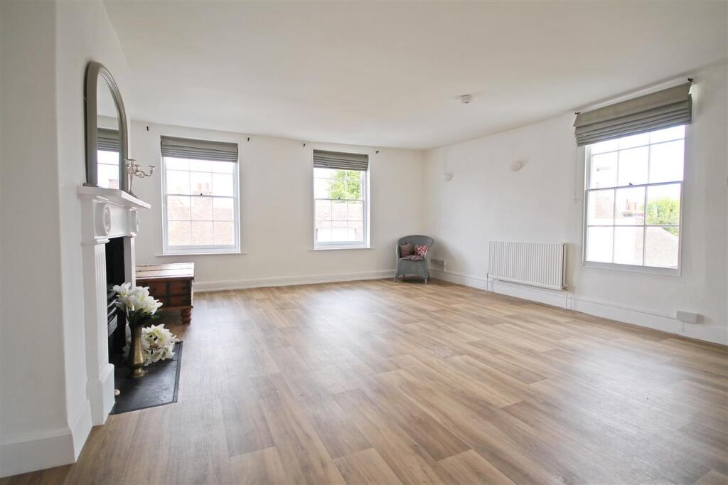 Apartment in Canterbury - View 2