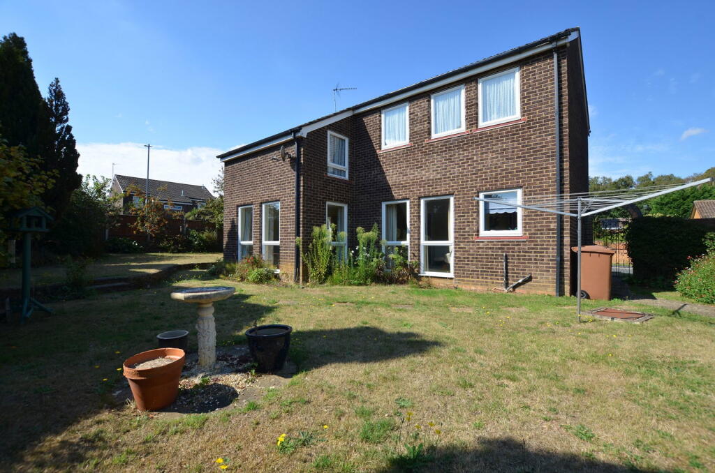 Detached Family Home on Springwood Estate photo 3