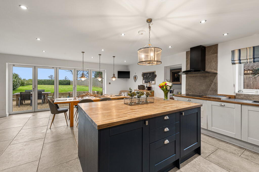 House in South Kesteven, Harlaxton - View 5