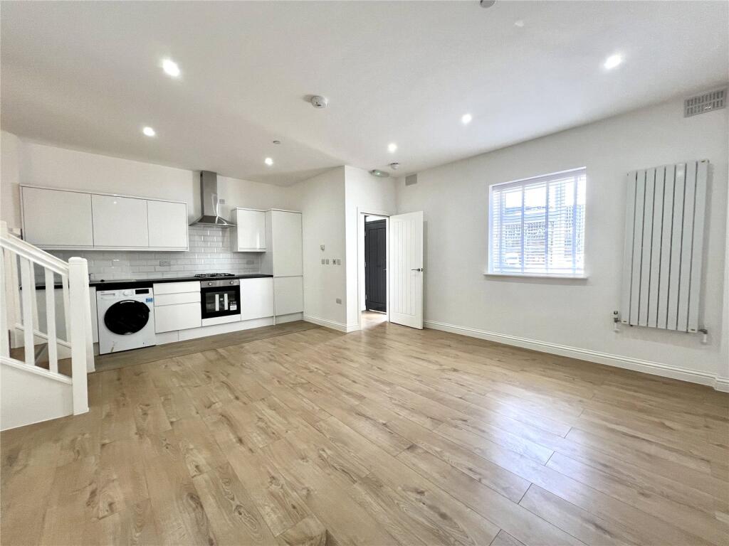 Apartment in Guildford, Surrey - More