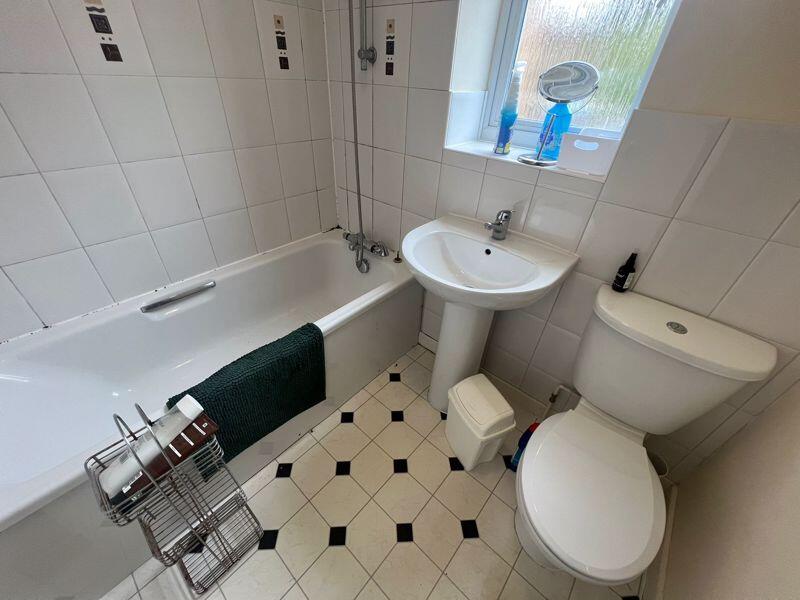 5 bedroom detached house for rent
