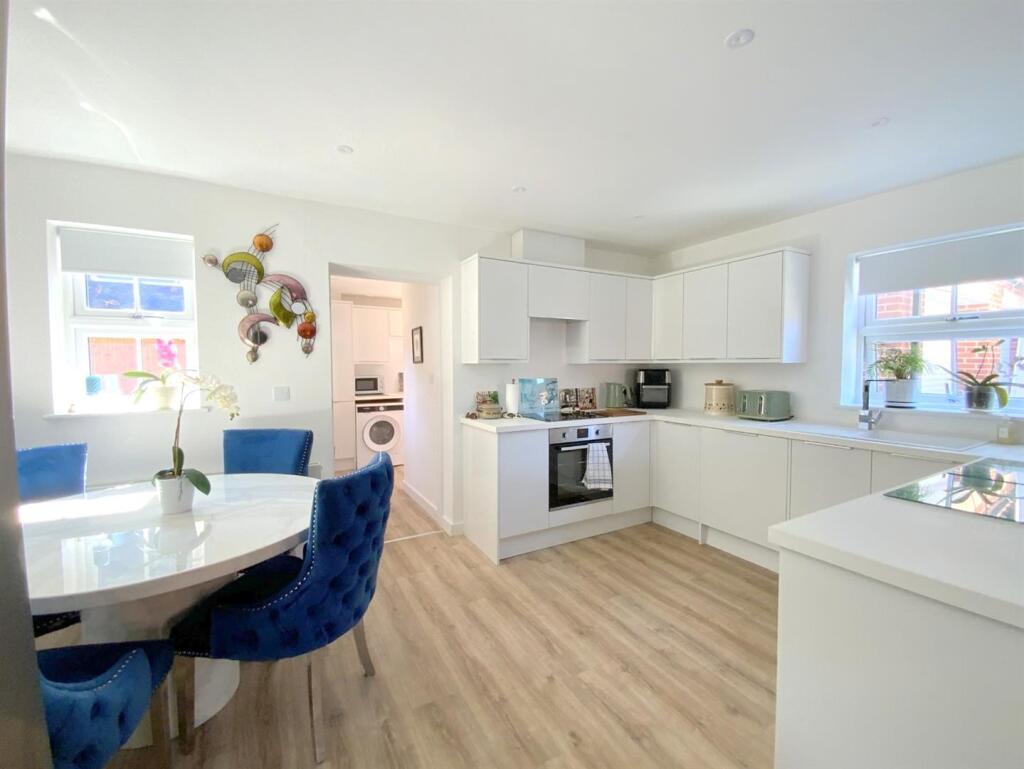 House in Grimsby, Healing - View 2