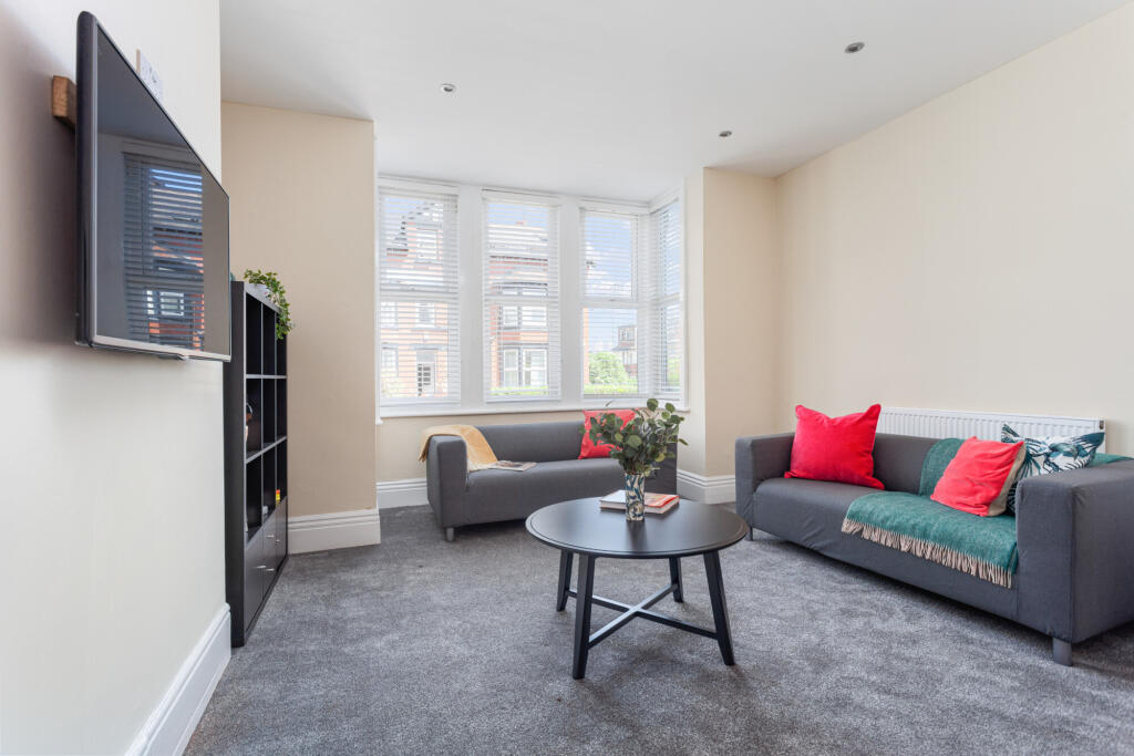 8 bedroom terraced house for rent