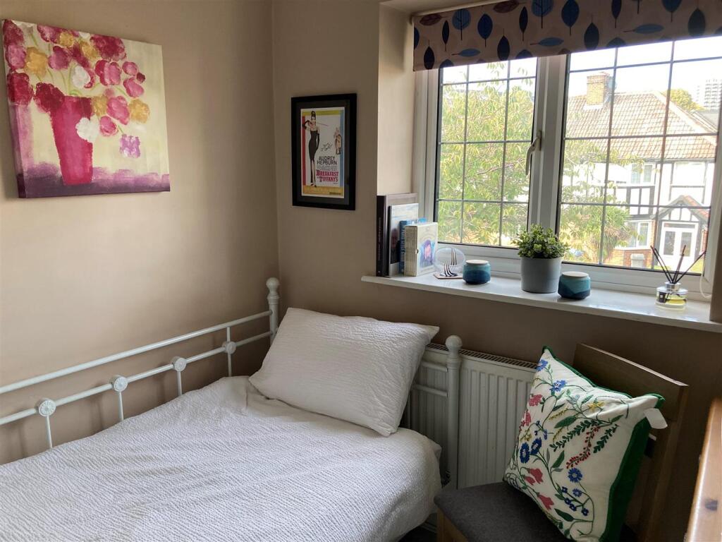 House in London, Twyford - More