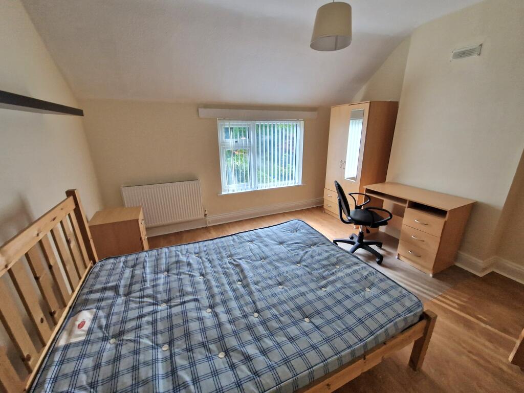House in Birmingham, West Midlands - More