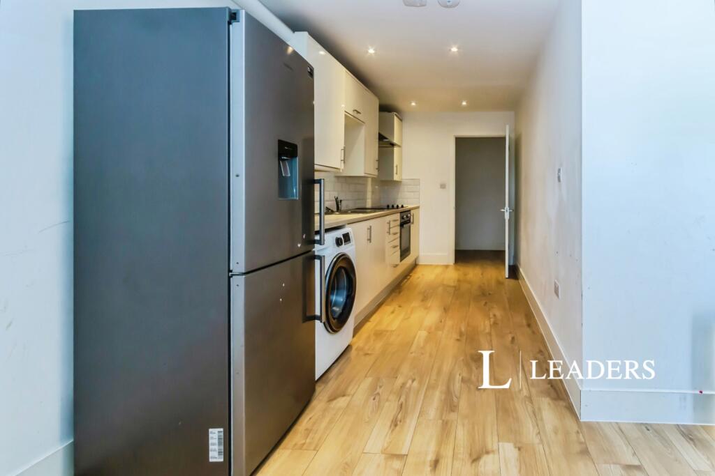 Apartment in Sevenoaks - View 4
