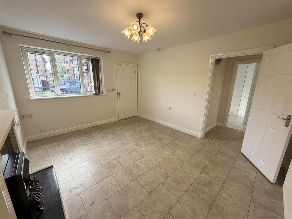 2 bedroom maisonette for rent