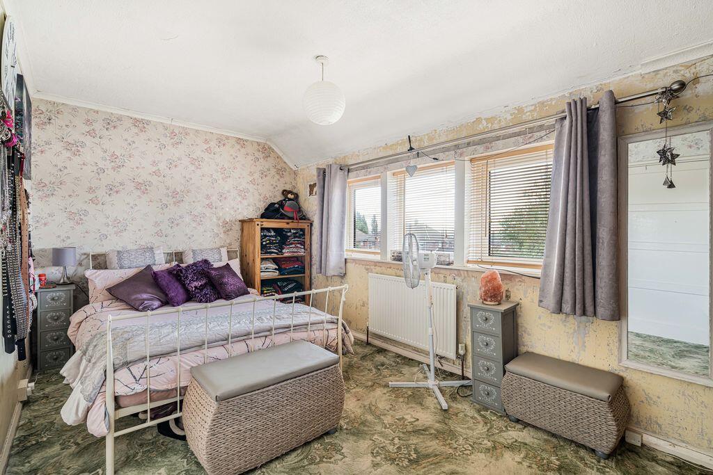 House in Milton Keynes, Far Bletchley, West Bletchley - More