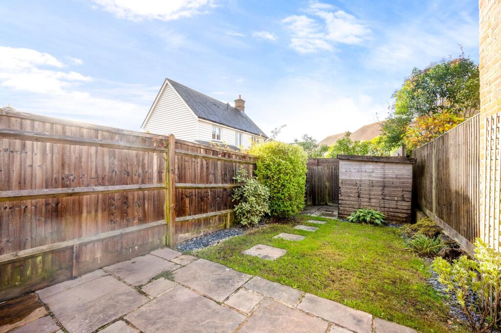 House in Horsham, Highwood - View 4