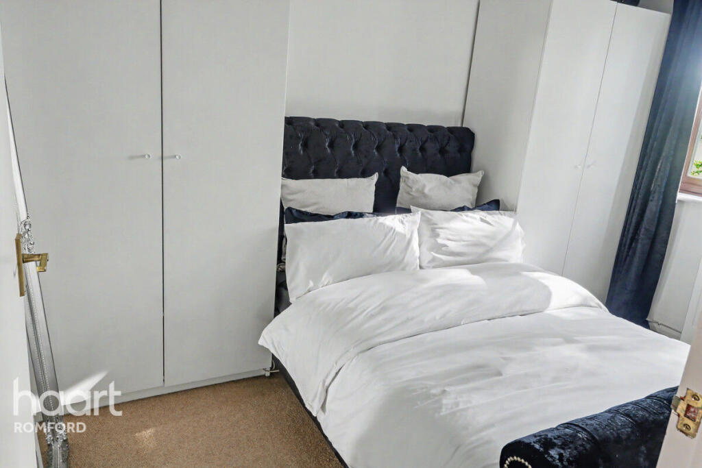 Apartment in Romford - View 4