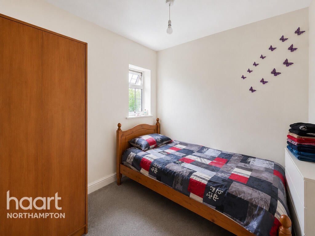 House in Northampton, Kingsthorpe - More