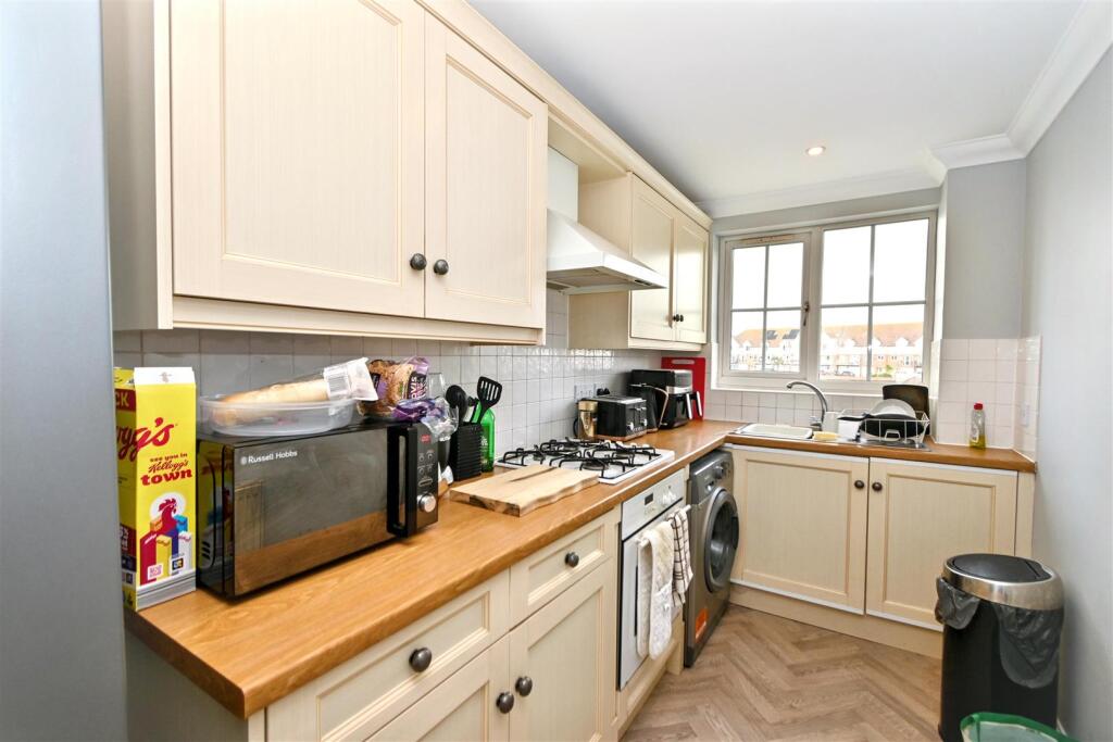 Apartment in Brighton - View 4