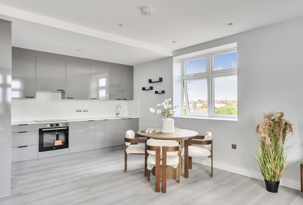 Apartment in Sutton - More