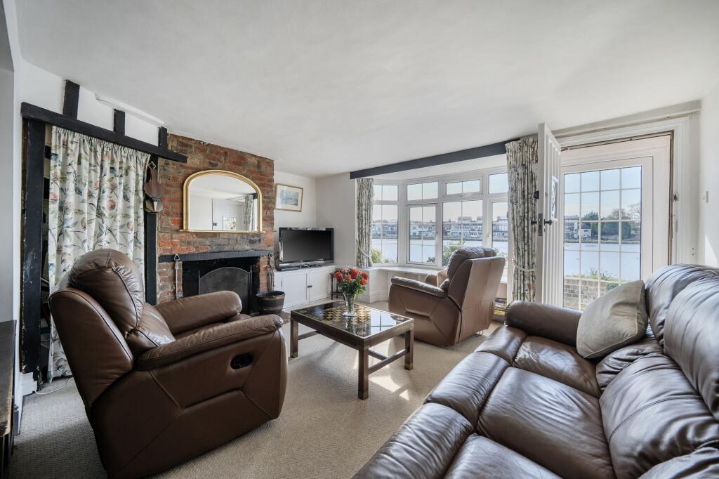 33 Slipper Road, Hermitage, PO10 - More