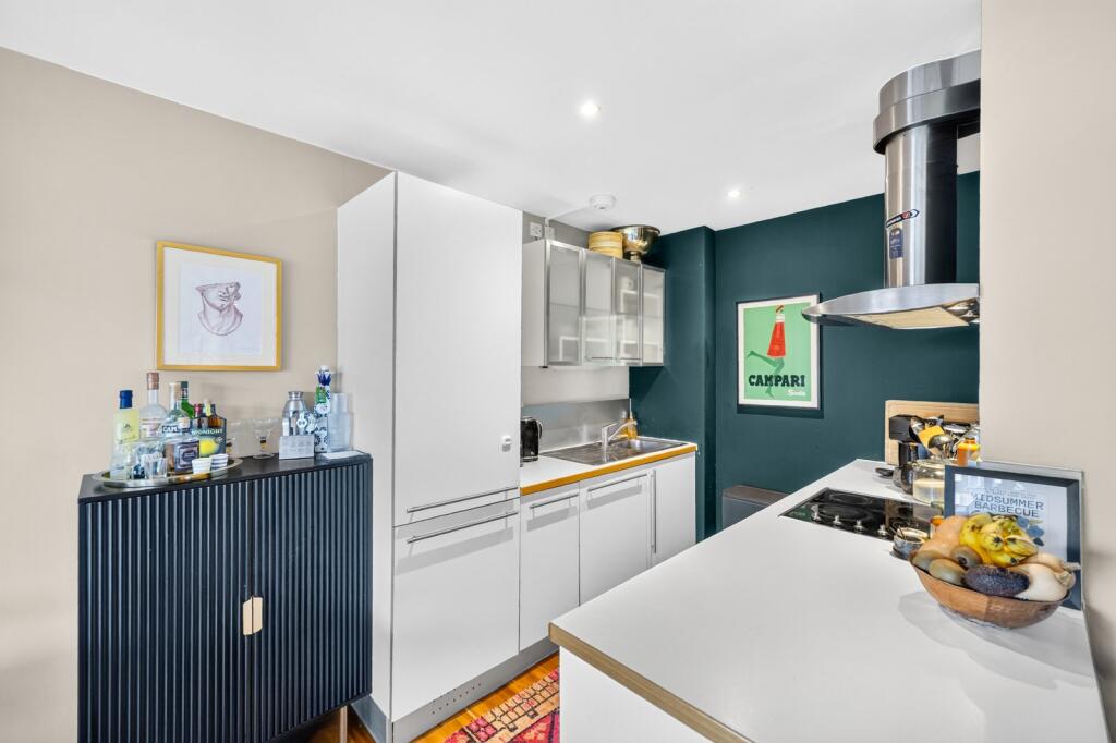 Apartment in London - View 5