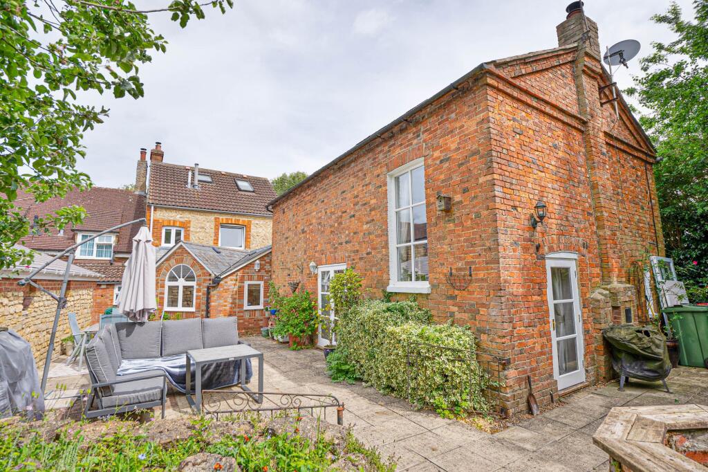 2, High Street, Great Linford, MK14 photo 3