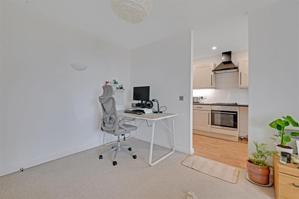 Apartment in London - More
