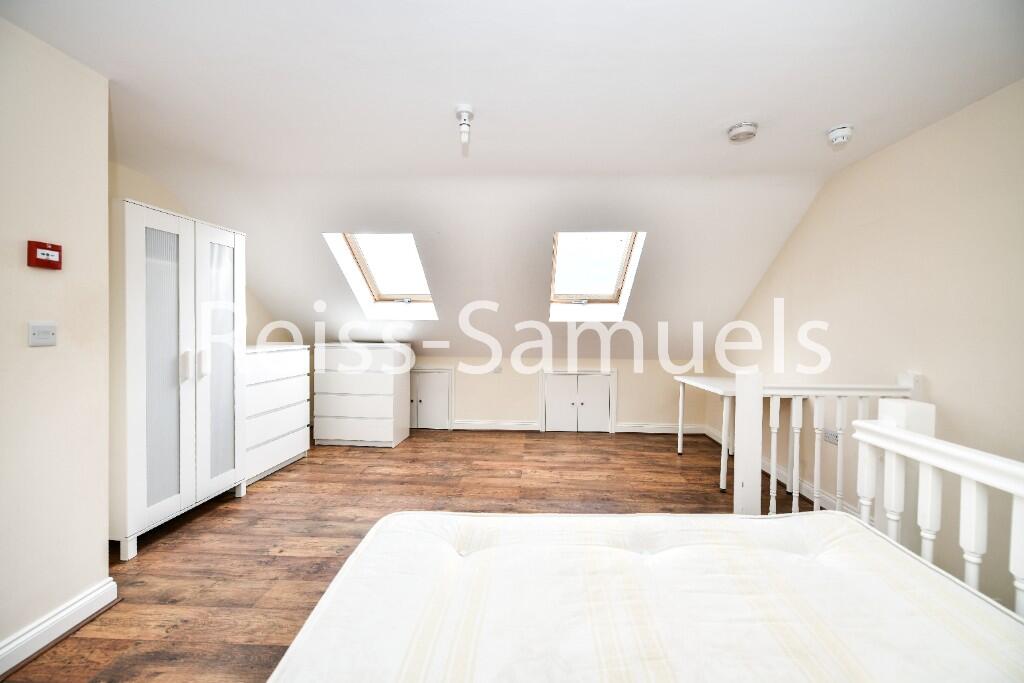 6 bedroom semi-detached house for rent