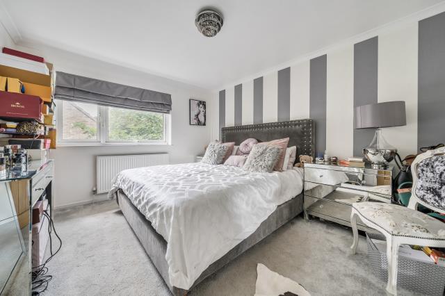 House in Bracknell, Hanworth - View 5