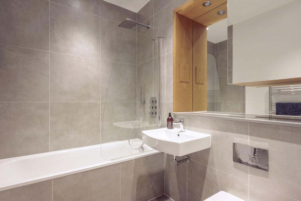 Apartment in Watford - View 5