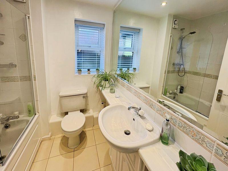 Apartment in North Tyneside, North East - More