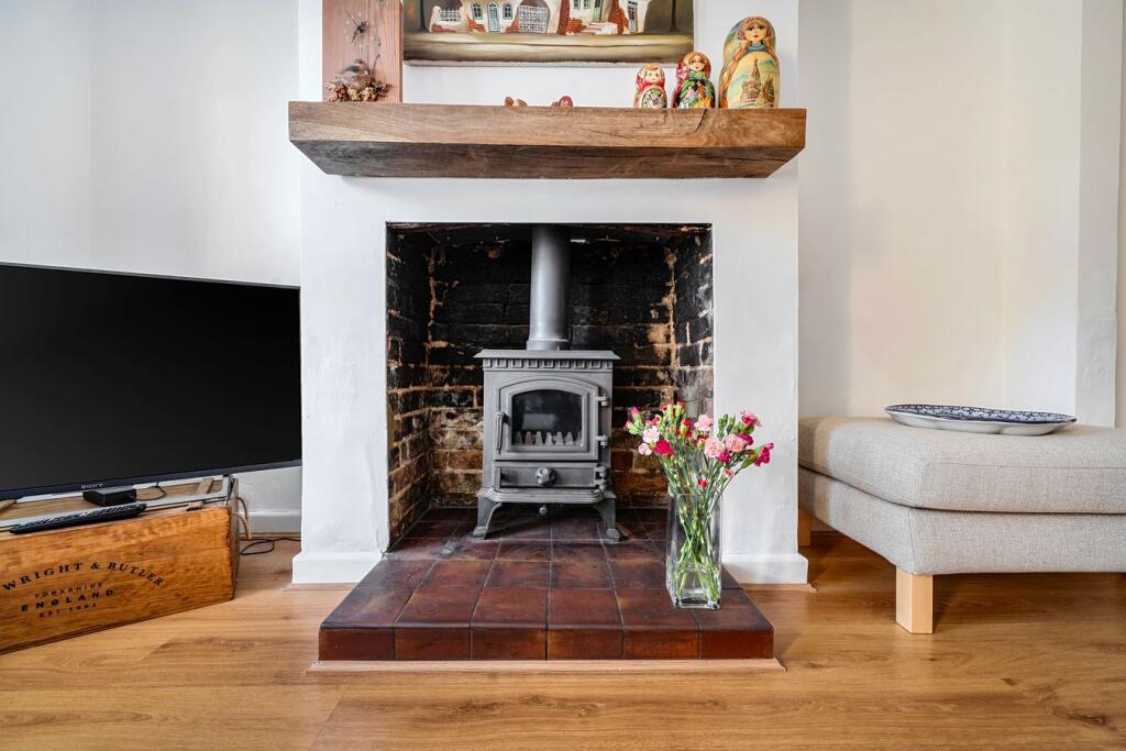 House in Shillington, Central Bedfordshire - More