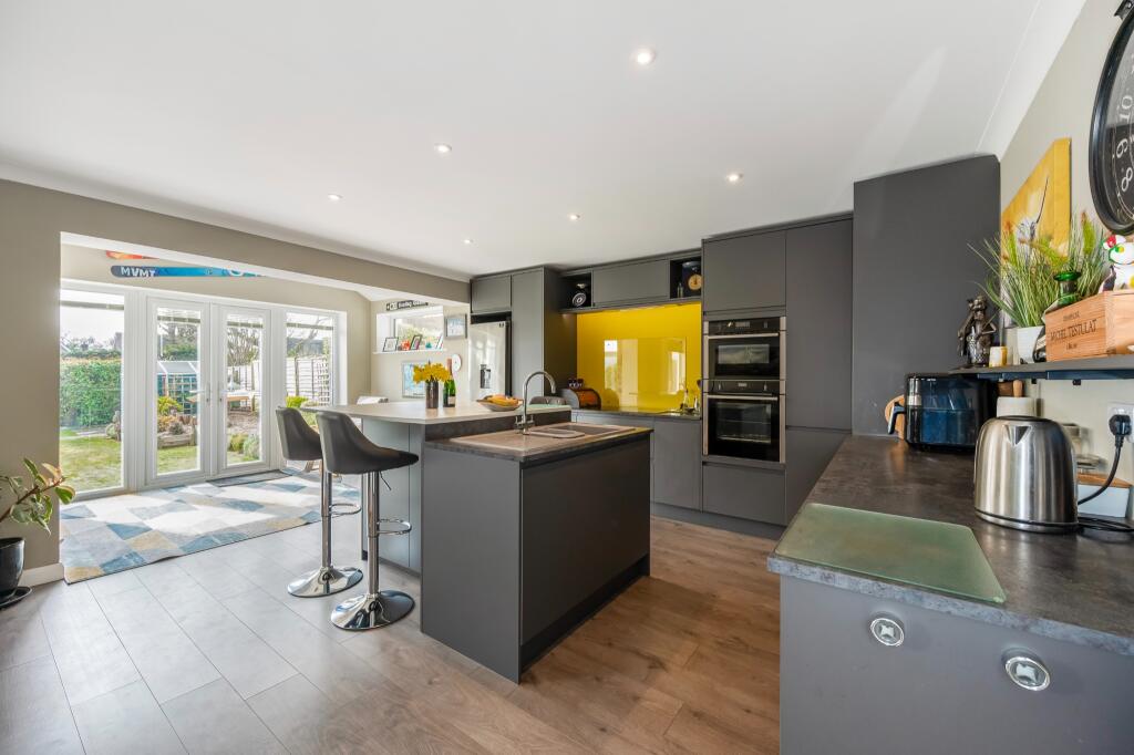 White Beam Rise, Clanfield - View 5