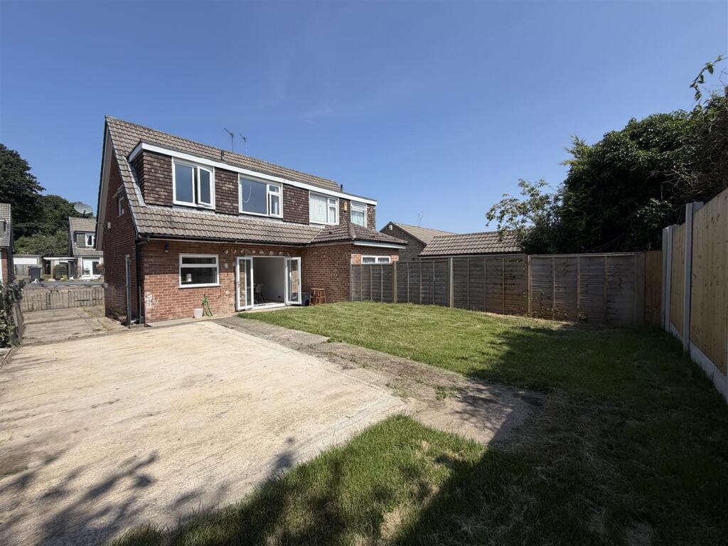 Highwood Avenue, Moortown, LS17 photo 4