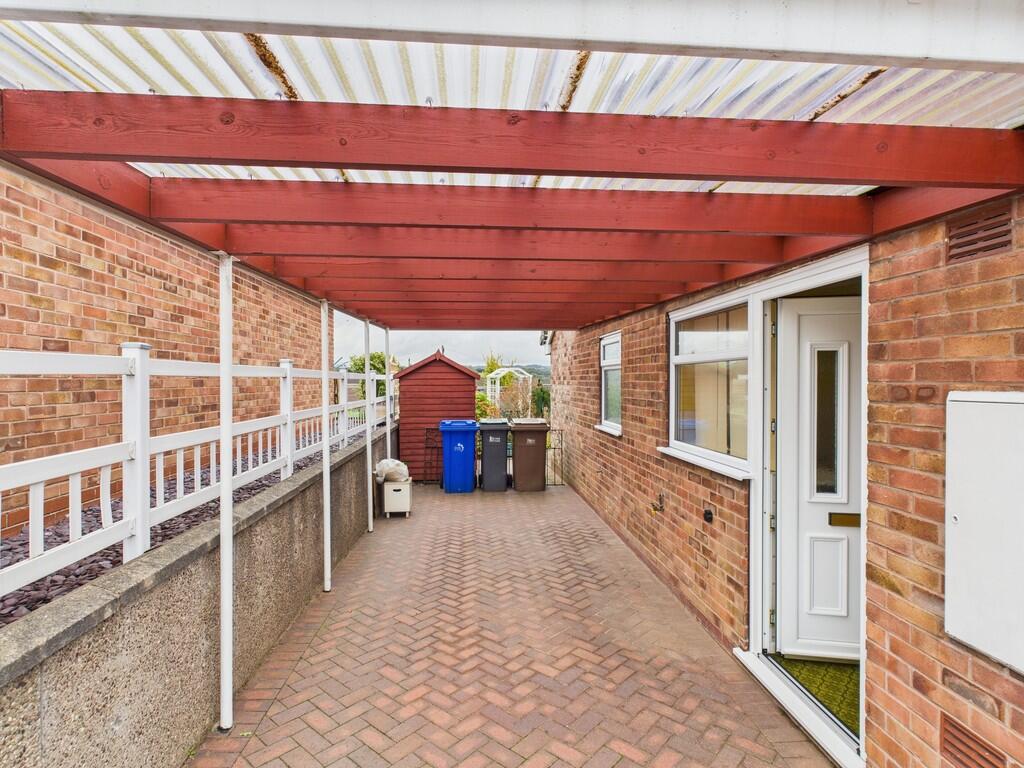 Westmorland Close, Packmoor, Stoke-on-Trent photo 2