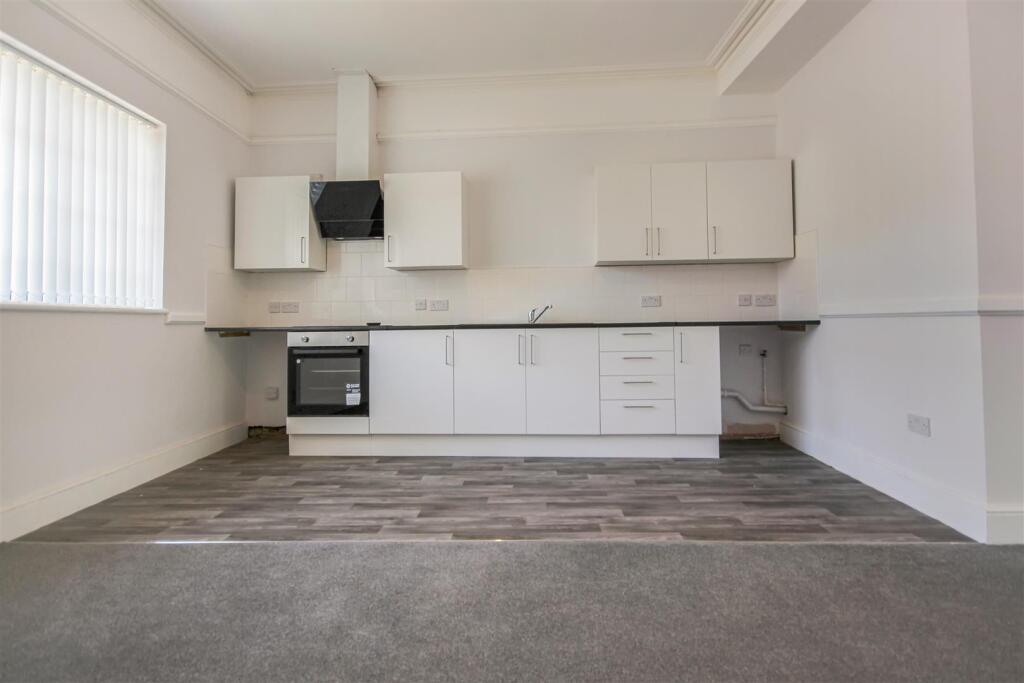 Apartment in Rushden, North Northamptonshire - View 3