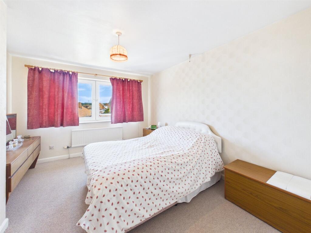 Laynes Road, Hucclecote, Gloucester, Gloucestershire, GL3 photo 4