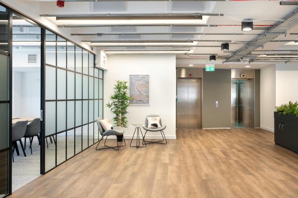 5th Floor Fitted