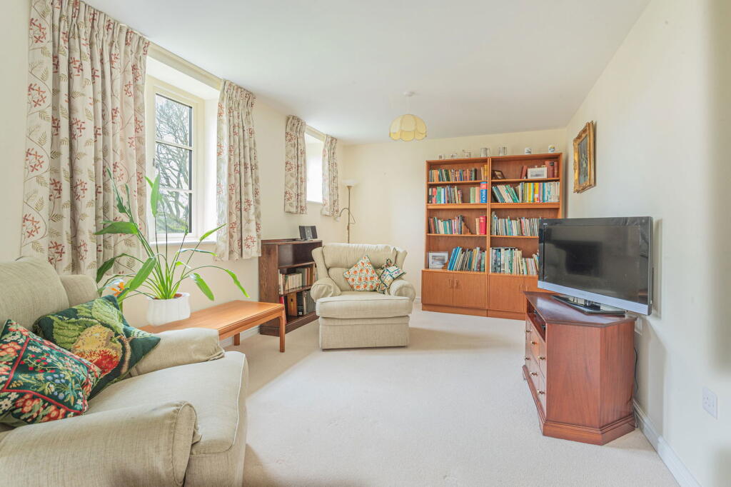 Lewsey Court, Tetbury photo 2