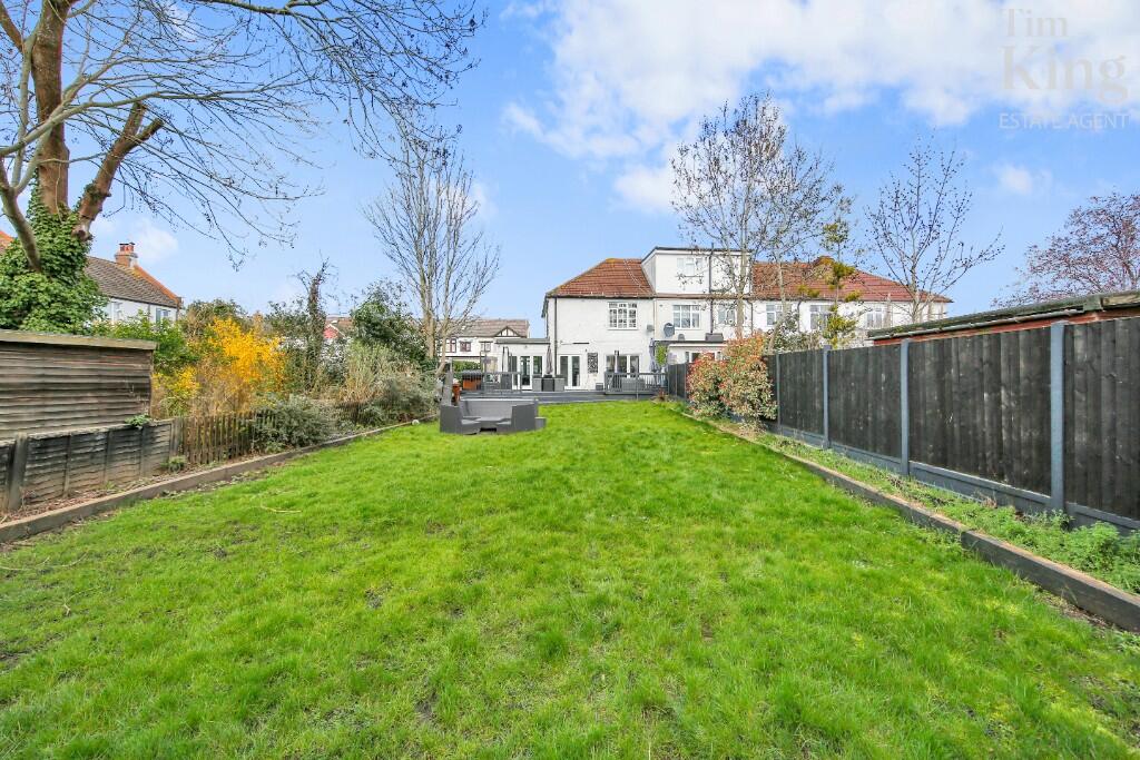 House in London, Chingford - View 2