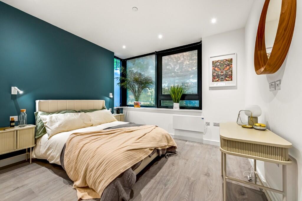 Main image of property: Silbury Boulevard, Milton Keynes, Buckinghamshire, MK9
