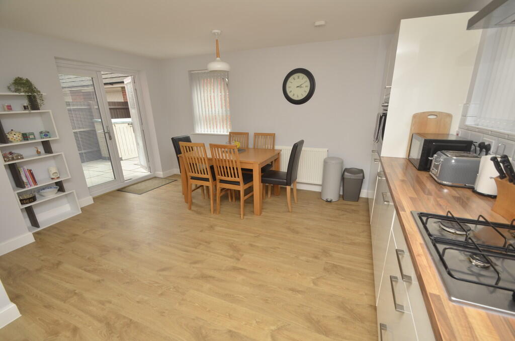 Walton Hall Drive, Felixstowe photo 2