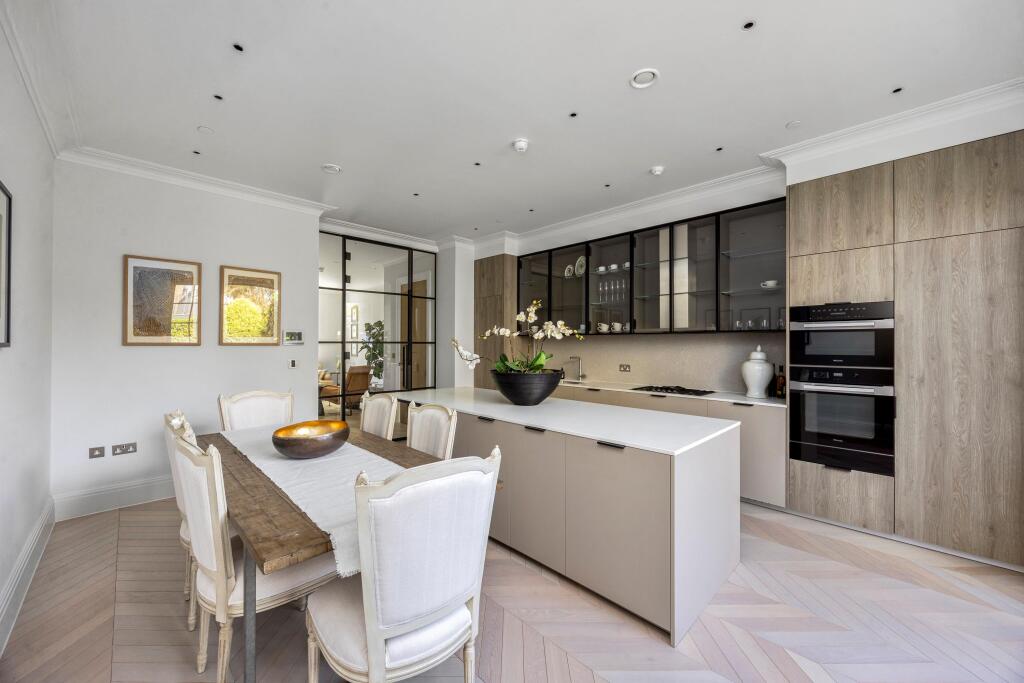 House in Runnymede, Surrey - View 4