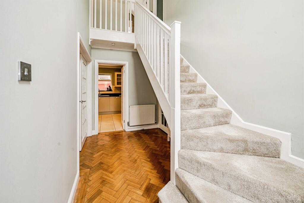 House in Slough - View 4