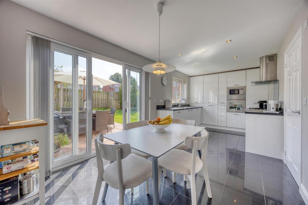 House in Lenzie, East Dunbartonshire - More