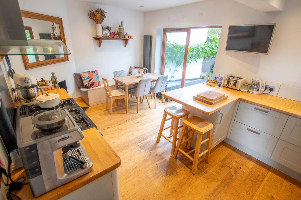 House in Guildford - View 4
