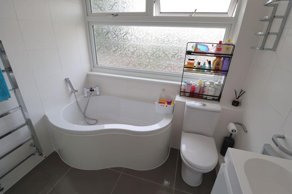 House in Southend-on-Sea - More
