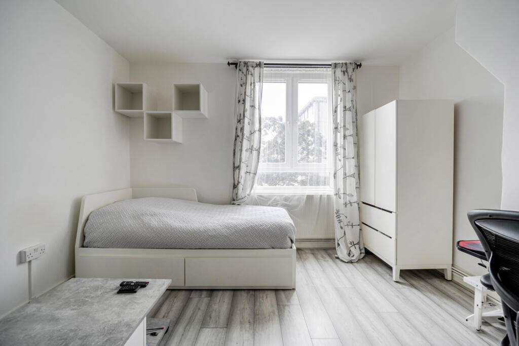Main image of property: Kinglake Estate, London