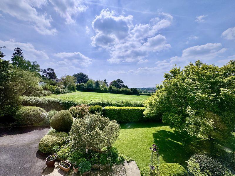 Private Lane, Bourne End   photo 3