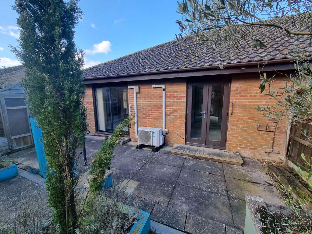 Henley Close, Saxmundham, IP17 1EY photo 3