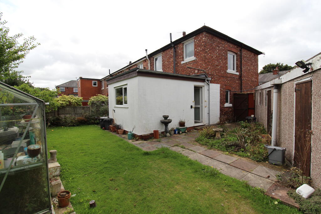 Leyfield Road, Leyland, Lancashire photo 2