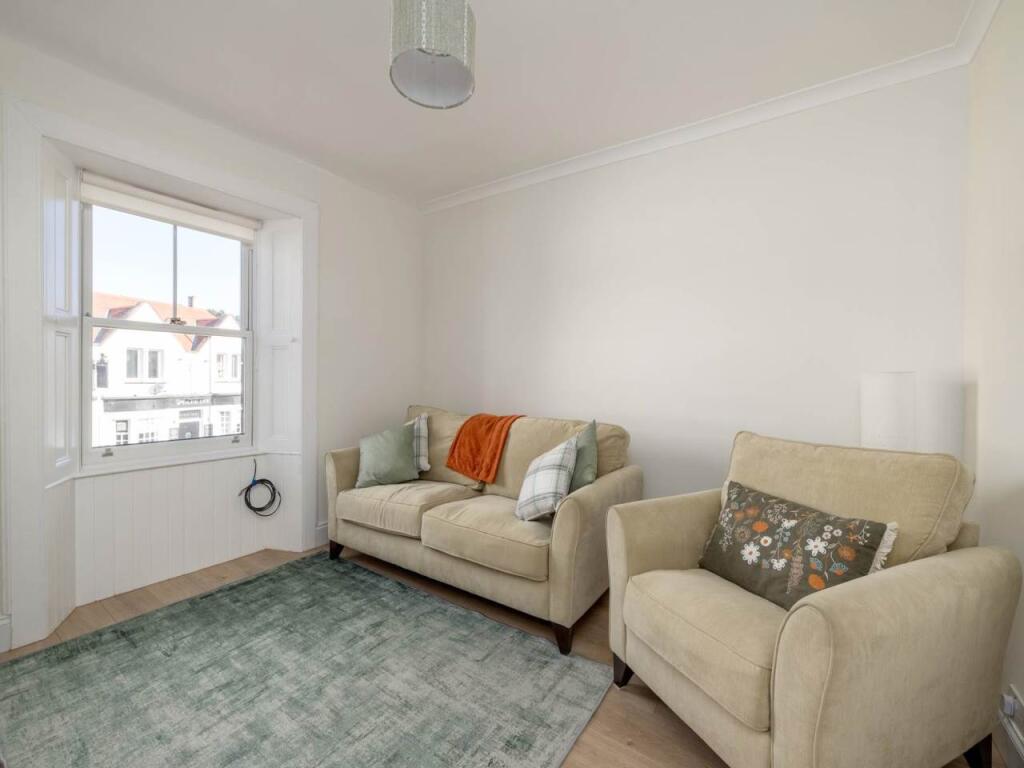 Apartment in Edinburgh, Davidson's Mains - View 2