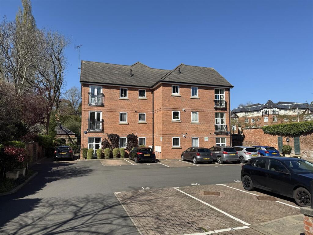 Apartment in Darlington, Pierremont