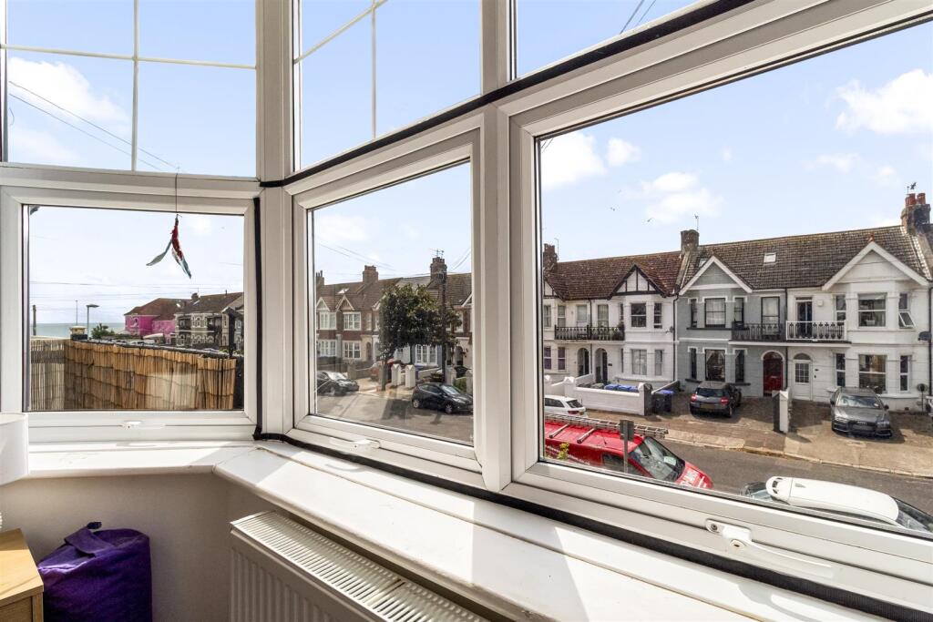Apartment in Worthing, West Sussex - View 4