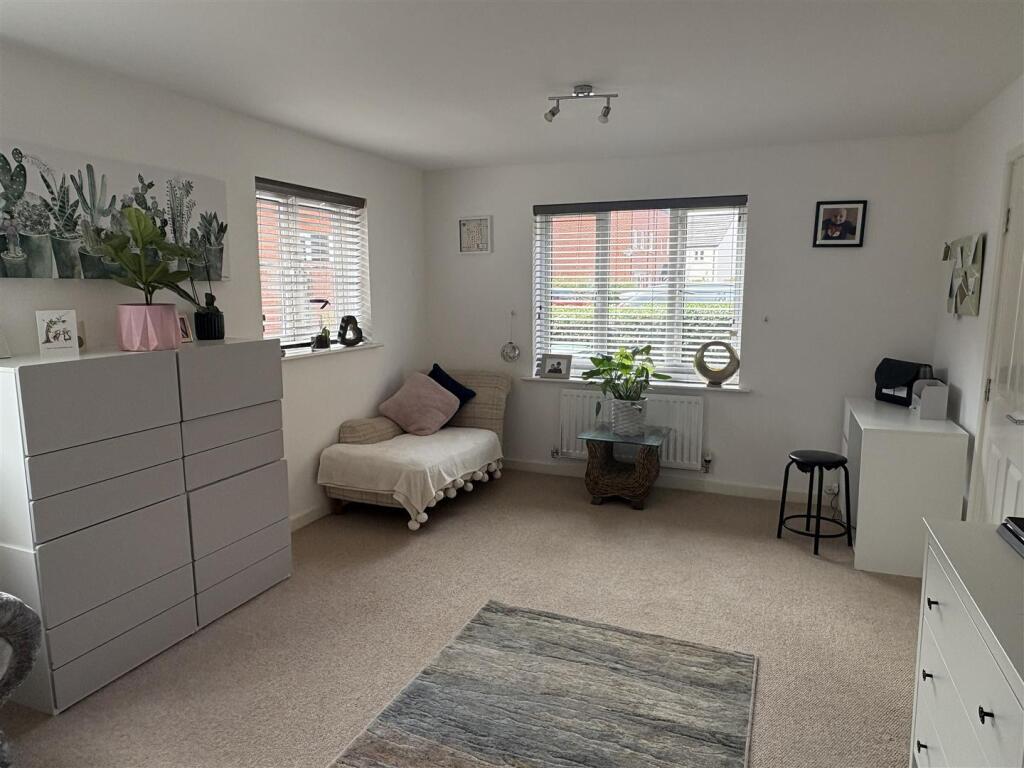 House in Gloucester - View 3